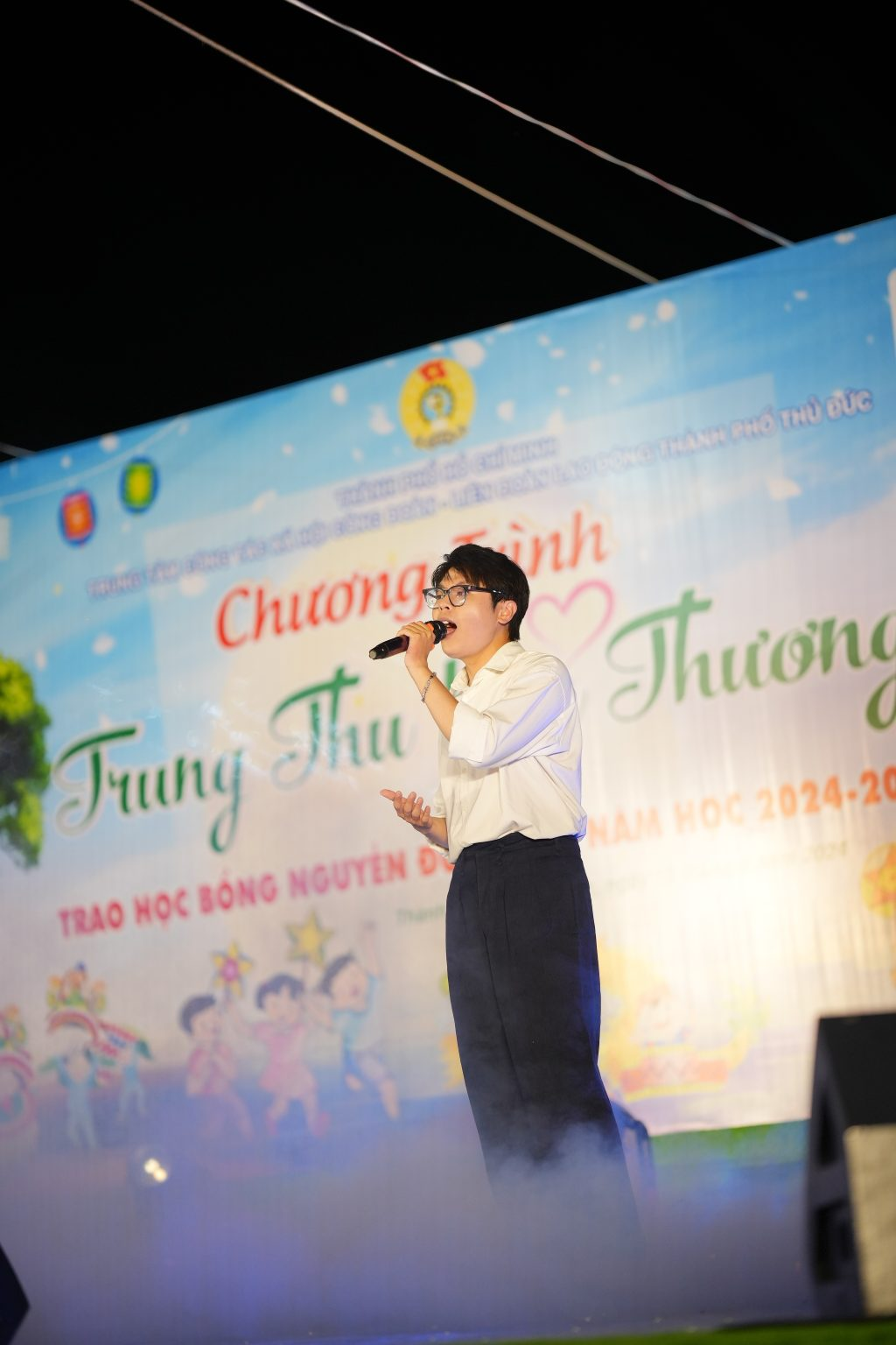 and “Nếu một mai tôi bay lên trời” by Khánh Trình.